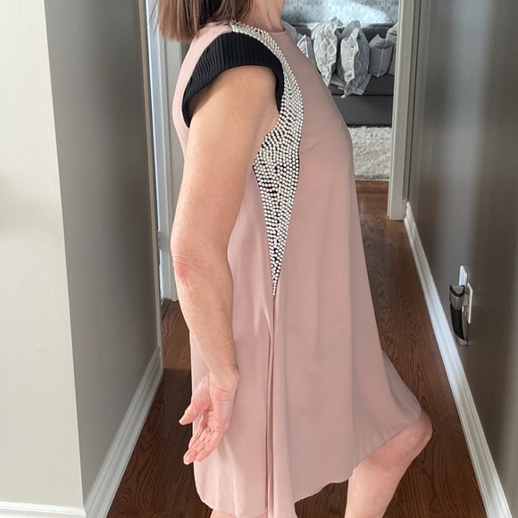 Nude dress with pearls - Picture 3 of 10